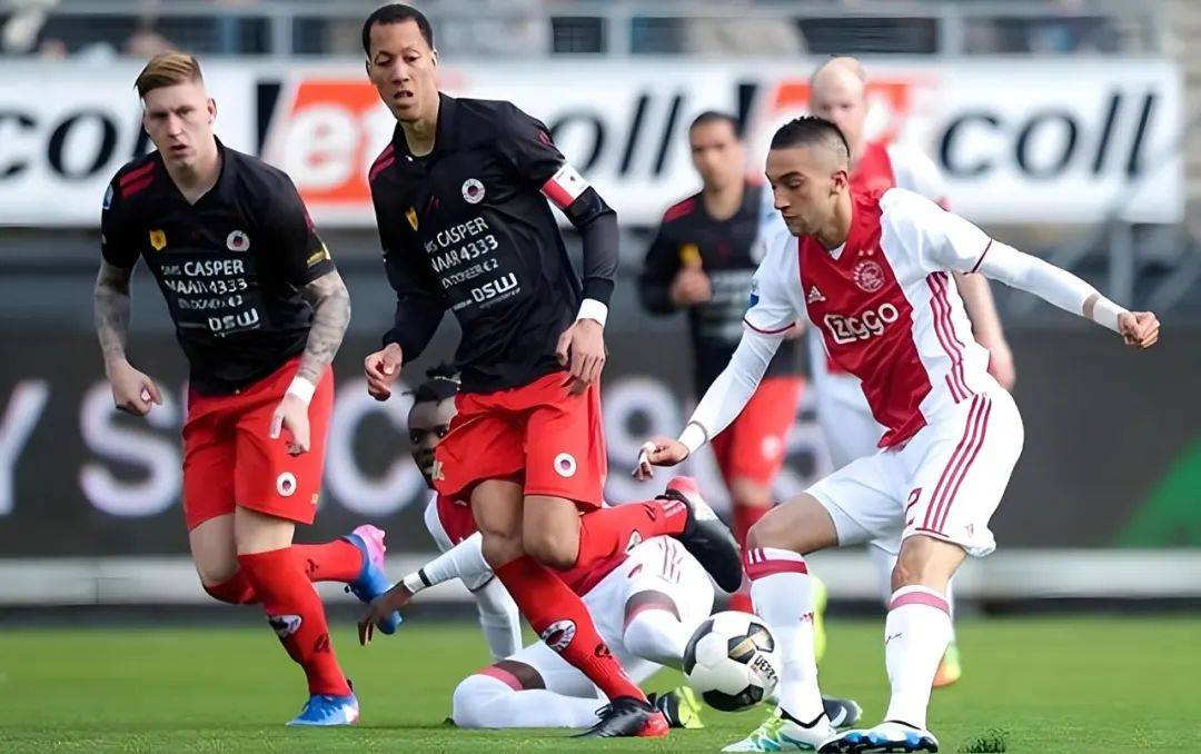 队在战术执 队在战术执